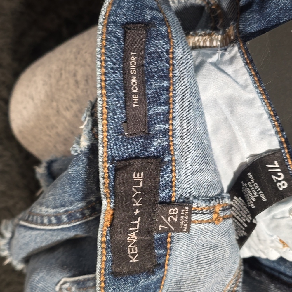 Kendall + Kylie shorts - Picture 8 of 9